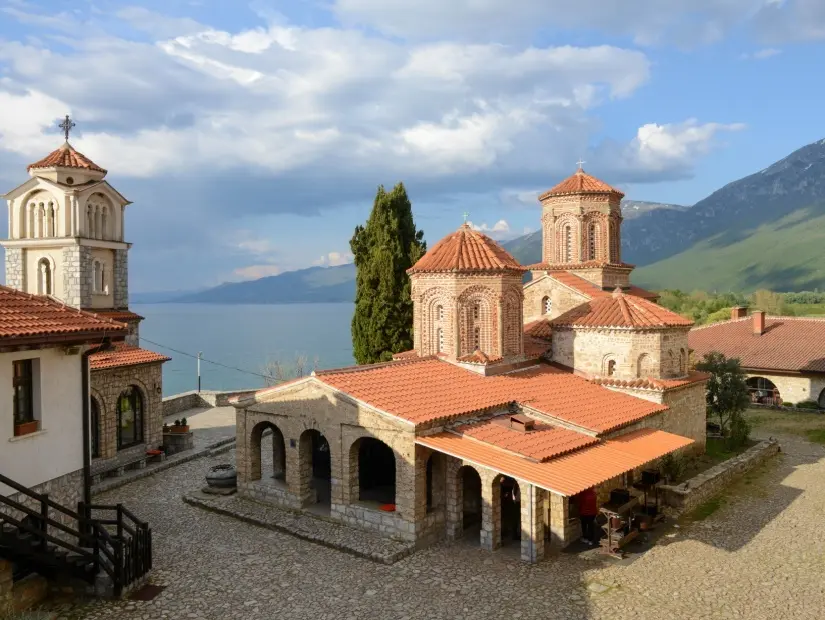 Aziz Naum Manastırı havadan görünümü