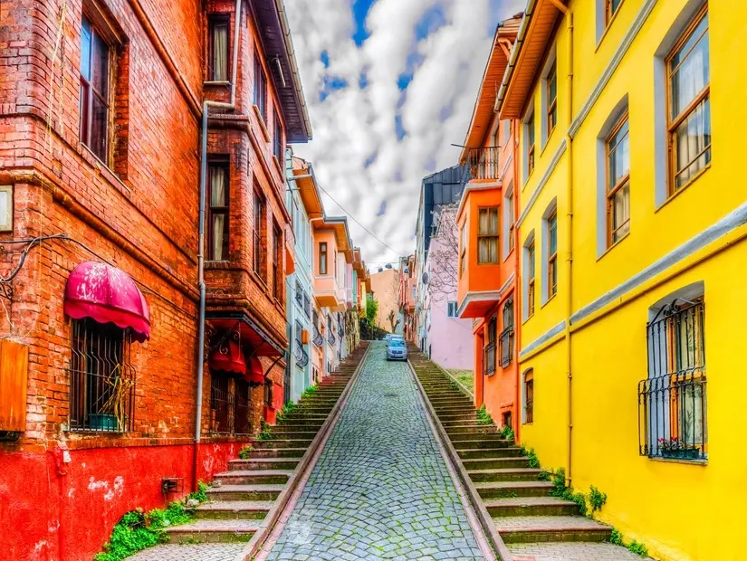 İstanbul'da Balat semtinin sokaklarının görünümü