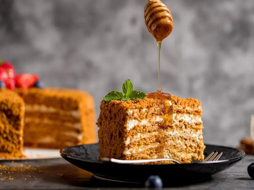 Ballı pasta (Medovik) görünümü