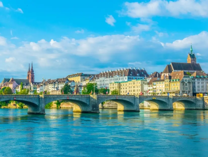 Basel Orta Köprü (Mittlere Brücke) görünümü