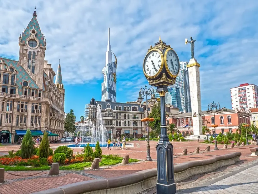 Güzel mimariye sahip Cityscape. Batum'daki Avrupa meydanı.
