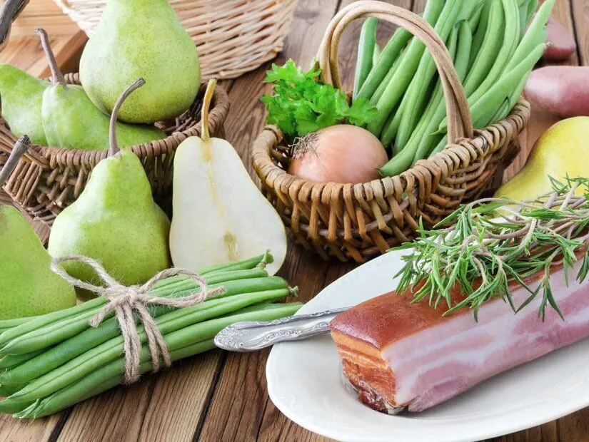 Birnen, bohnen und speck (Armut, fasulye ve pastırma)