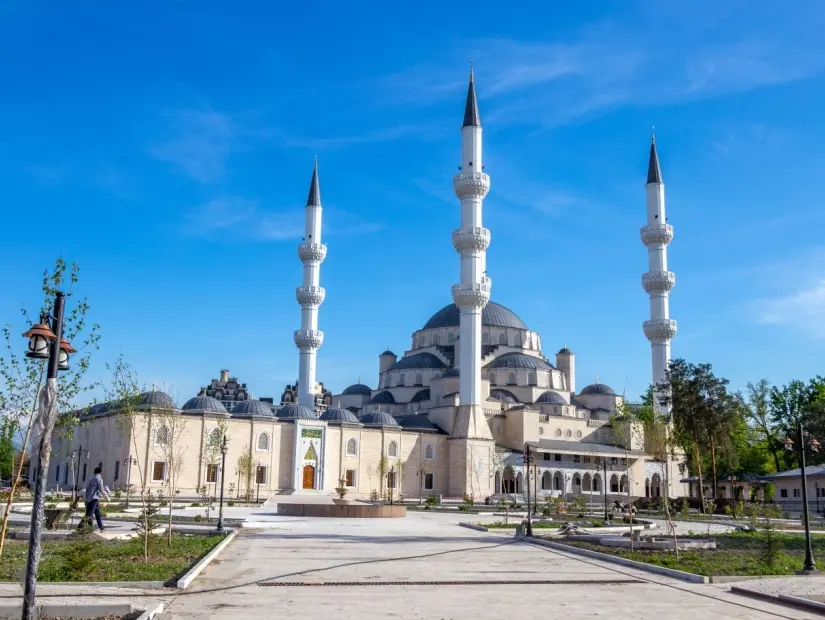 Bişkek Camii dış görünümü