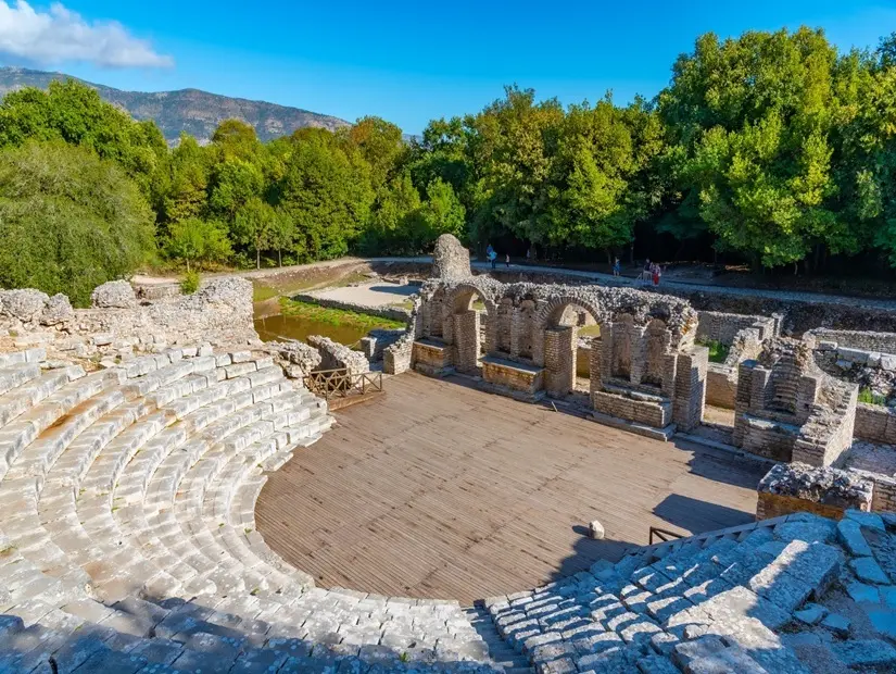 Butrint Ulusal Parkı Roma tiyatrosu
