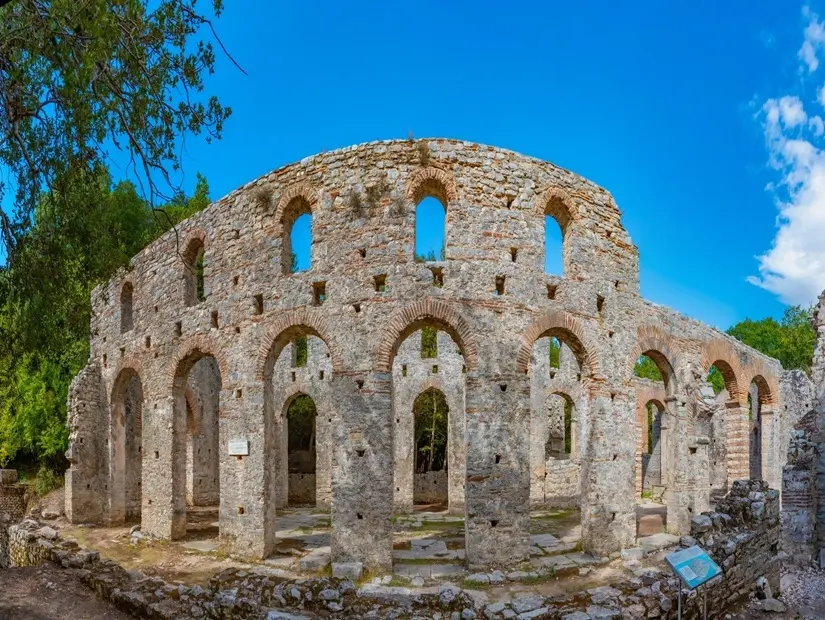 Arnavutluk'taki Butrint Milli Parkı'ndaki Büyük Bazilika