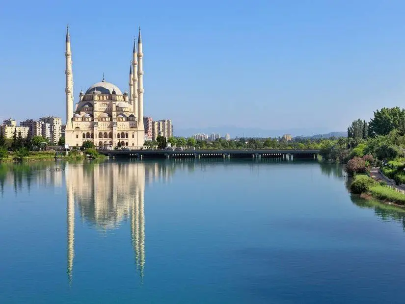 Büyük camii altı minare adana türkiye