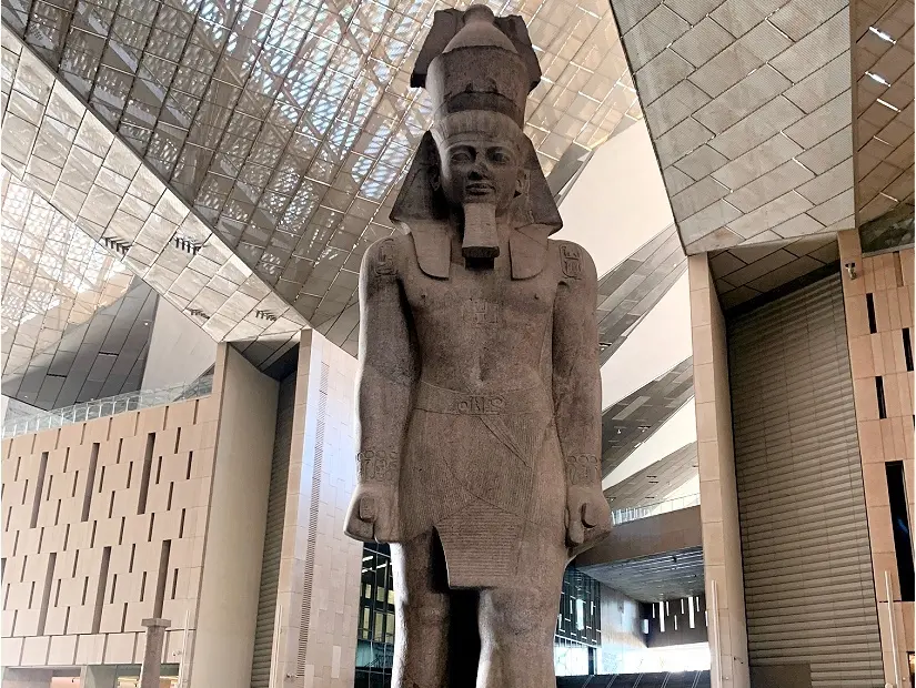 Mısır'ın Kaido şehrinde bulunan Büyük Mısır Müzesi'nde bulunan II. Ramses heykeli.