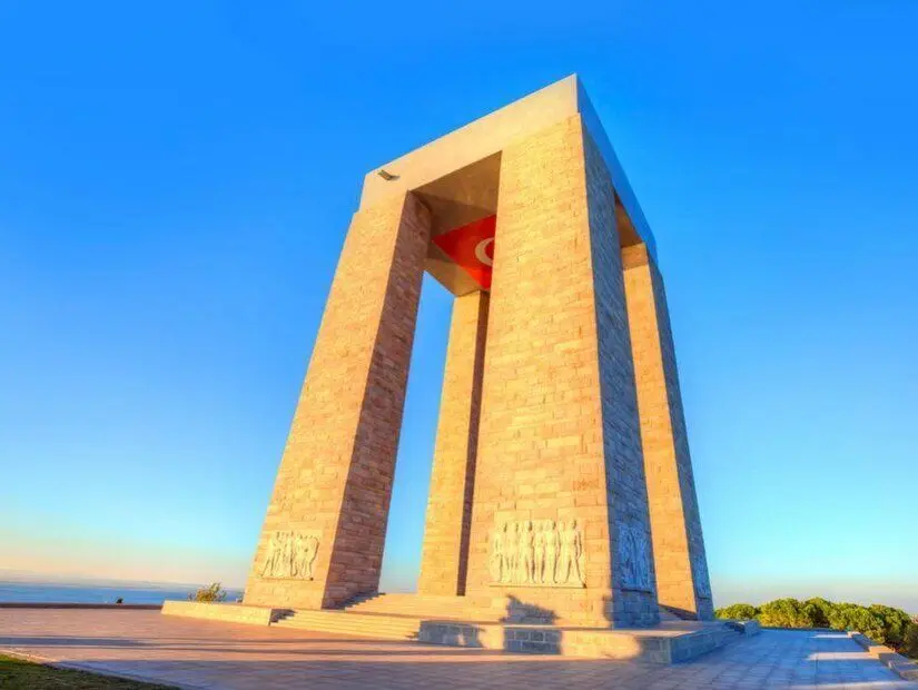 Çanakkale Şehitleri Anıtı ve Harp Müzesi görünümü
