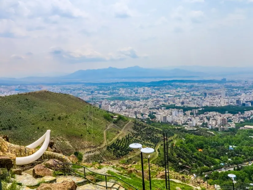 Tahran Jamshidieh Park Görünüm Noktası Mamut Dişi ile Tüm Şehrin Şehir Manzarası