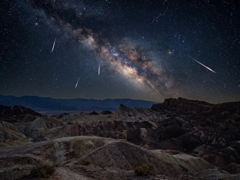 Death Valley, ABD perseid meteor yağmuru görünümü yapay zeka ile üretilmiştir