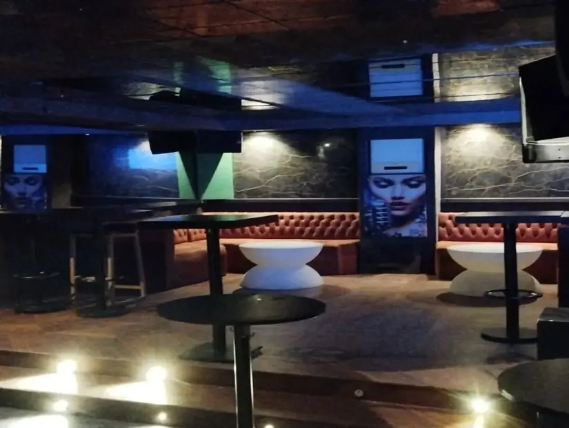 Doremi Karaoke Bar iç görünümü