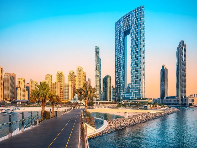 Dubai'nin Jumeirah plajı gün batımında