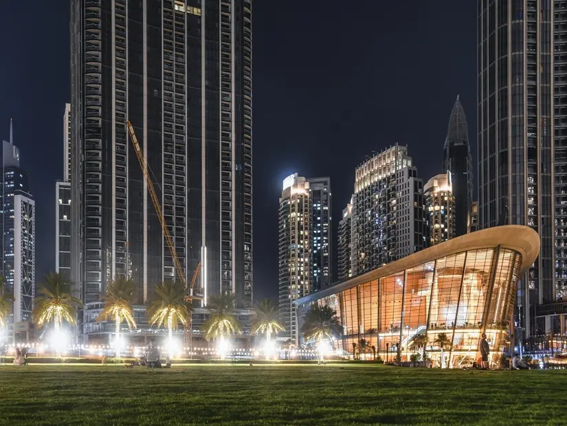 Dubai Opera akşam dış görünümü