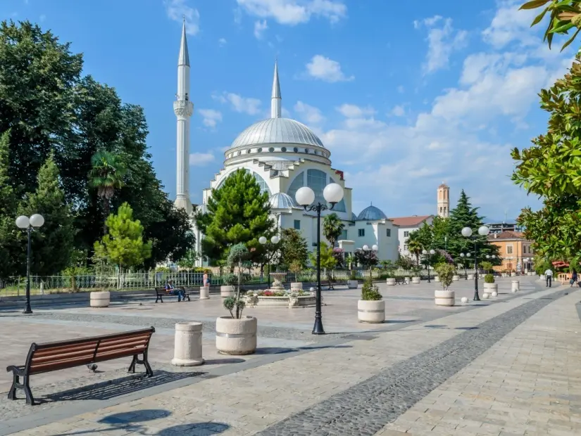 Ebu Bekir Camii dış görünümü
