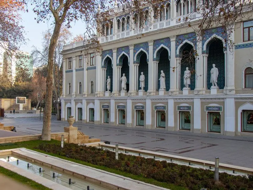 azerbaycan edebiyat müzesi