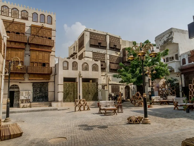 Suudi Arabistan'ın batısında, popüler bir turistik yer ve UNESCO'nun simgesi olan El-Balad'ın (tarihi Cidde) pazar sokakları.