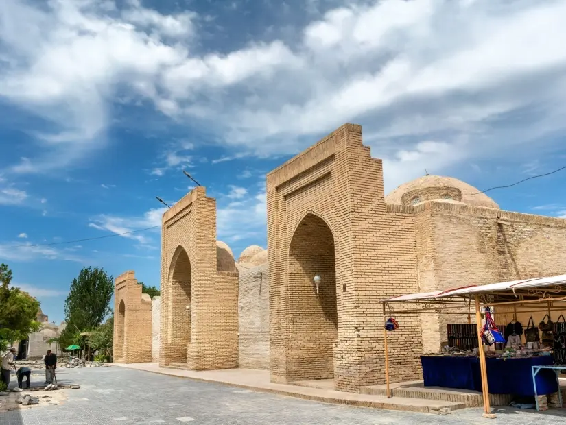Tim Abdulla Khan, Buhara, Özbekistan'daki antik ipek pazarı.