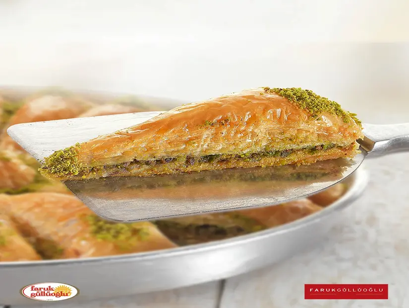 Faruk Güllüoğlu İstanbul, Faruk Güllüoğlu, İstanbul baklavası, meşhur baklavacı İstanbul, fıstıklı baklava İstanbul, en iyi baklava İstanbul, Türk tatlıları İstanbul, İstanbul tatlıcıları, baklava nerede yenir İstanbul, İstanbul lezzet durakları