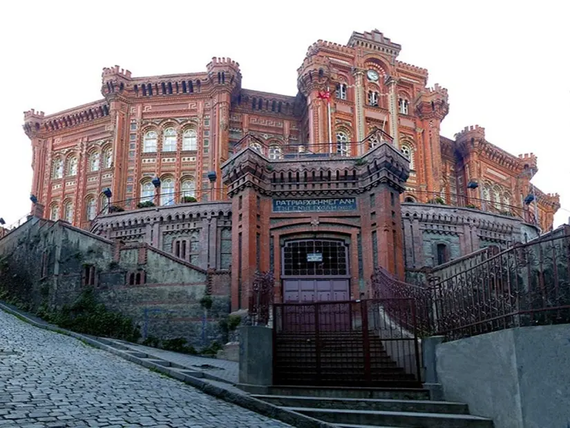 Fener Rum Erkek Lisesi dış görünümü