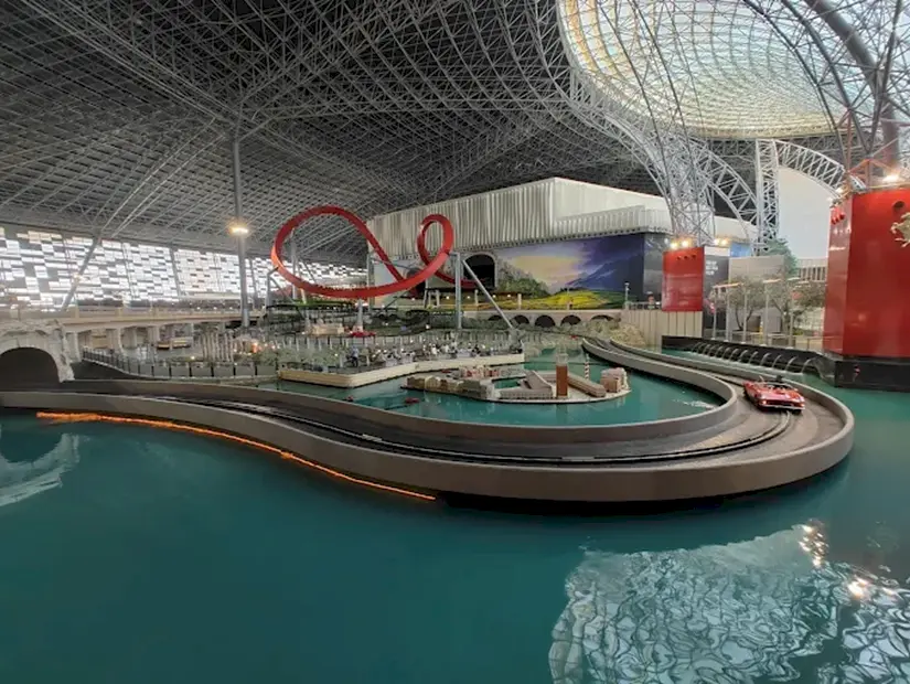 Ferrari World Abu Dhabi iç görünümü