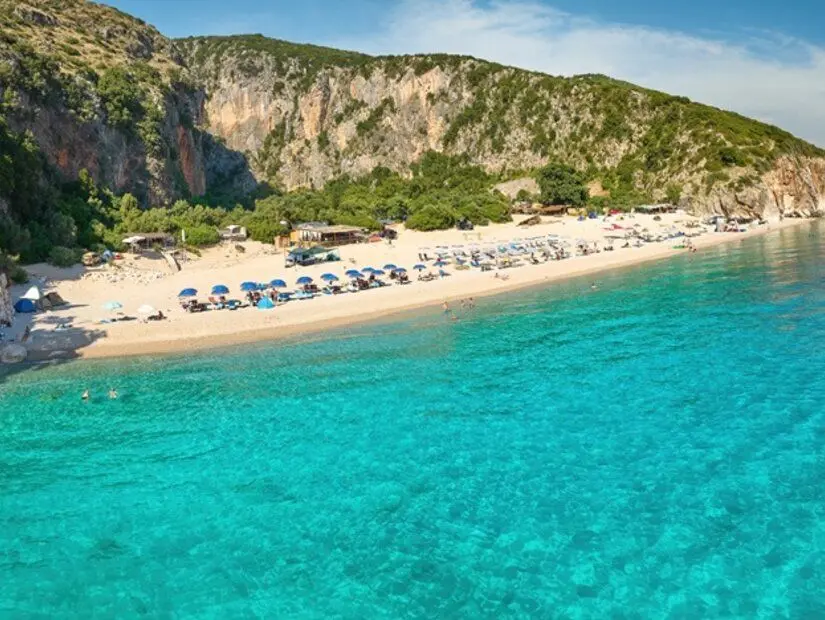 Gjipe Plajı. Deniz tarafından panoramik, kuşbakışı görünüm
