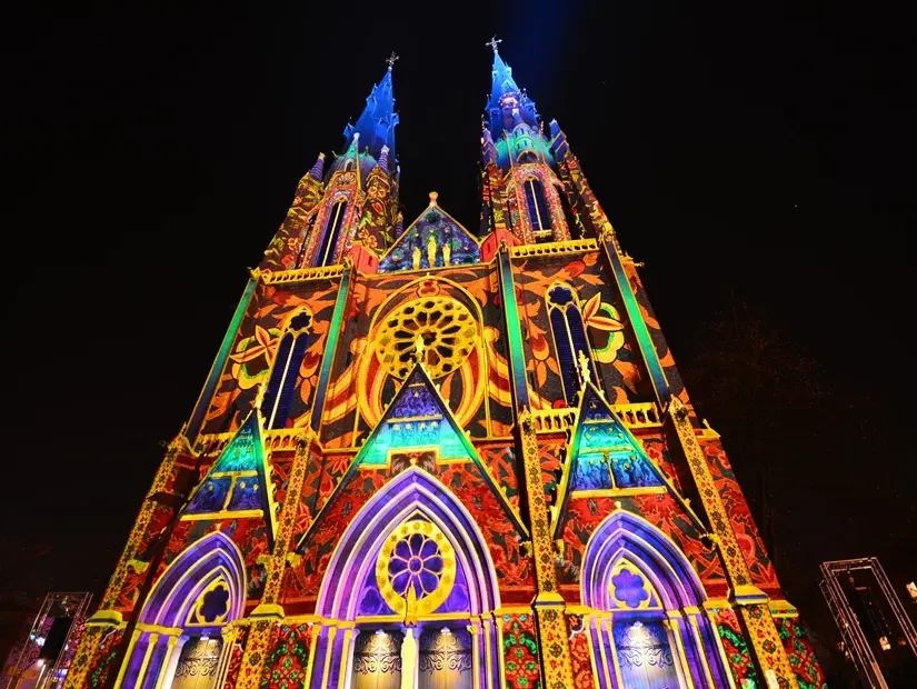 Glow Eindhoven - Hollanda Aziz Catherine Kilisesi görünümü