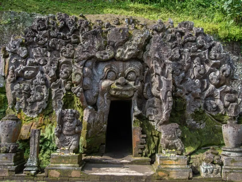 Endonezya'nın Bali adasındaki "Goa Gajah" fil mağarasının girişi