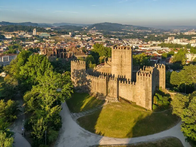 Guimaraes Kalesi - Castelo de Guimaraes görünümü