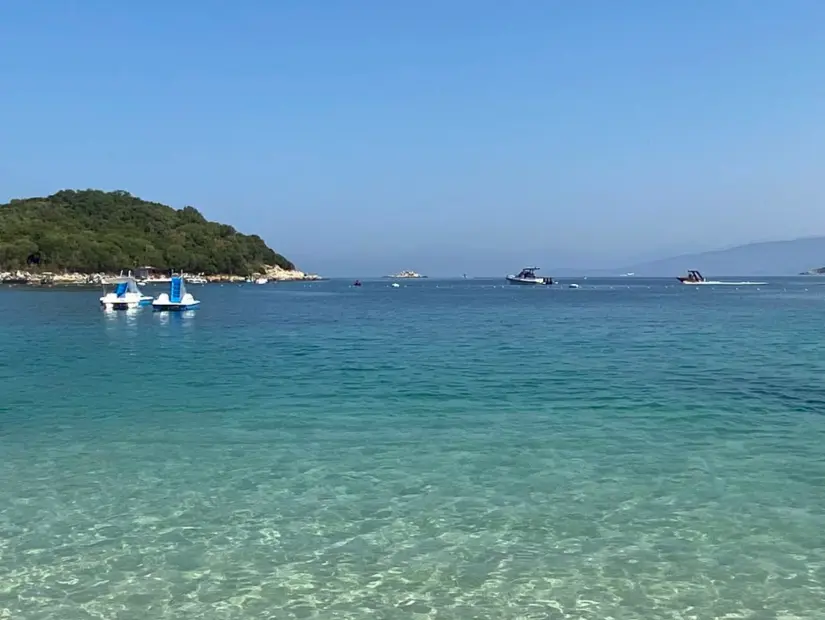 Guvat Plajı (Plazhi i Guvatit) görünümü