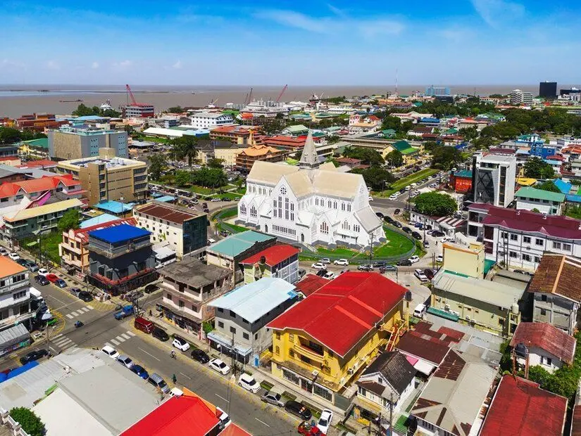 Georgetown, Guyana'nın renkli mimarisi görünümü