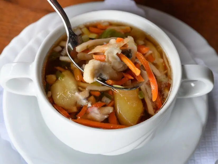 Yılan balığı çorbası (Hamburger aalsuppe)