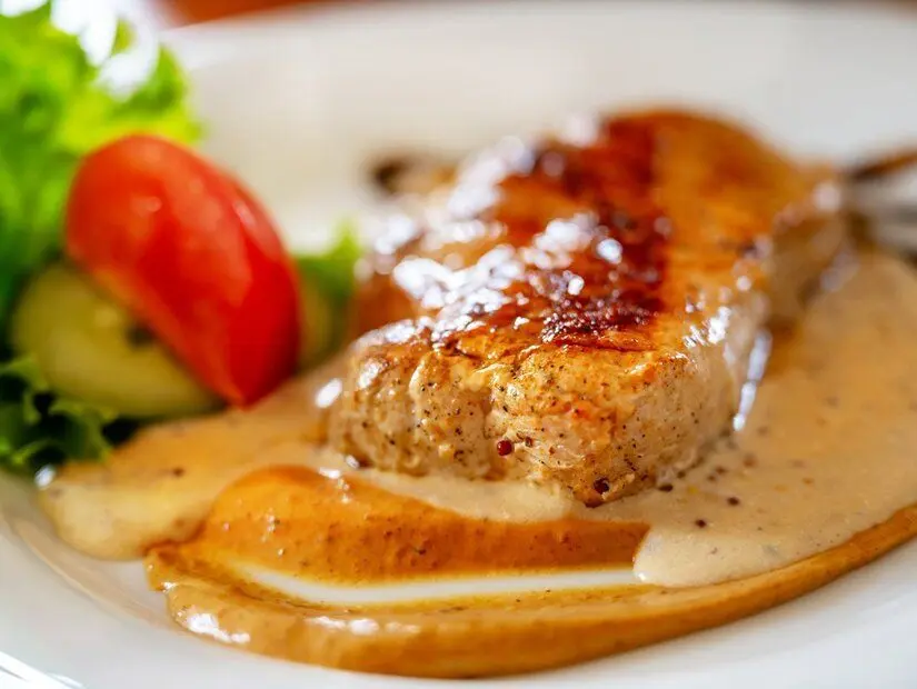 Hardal soslu biftek (Düsseldorfer senfrostbraten)