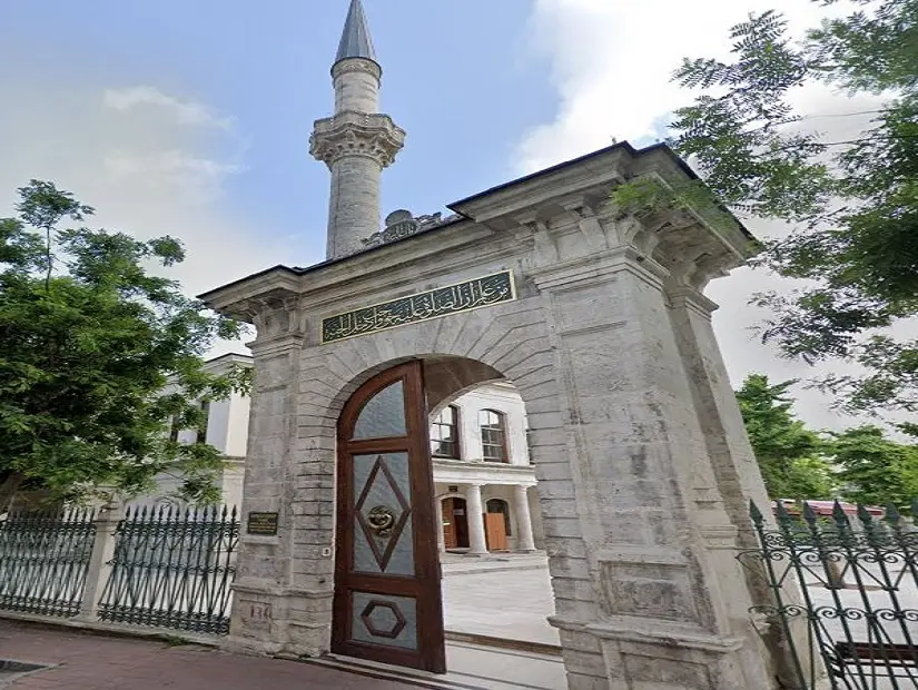 Hırka-i Şerif Camii girişi