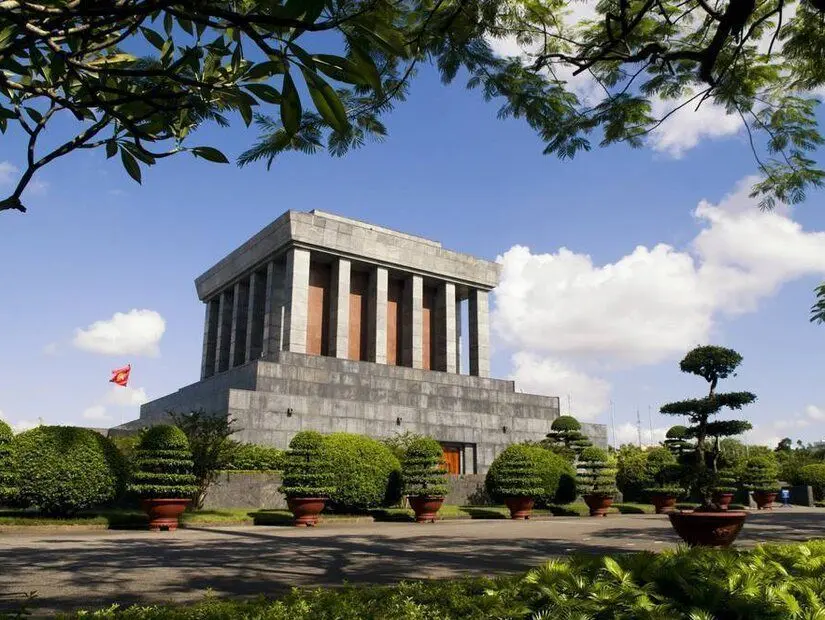 Ho Chi Minh’in Mozolesi görünümü