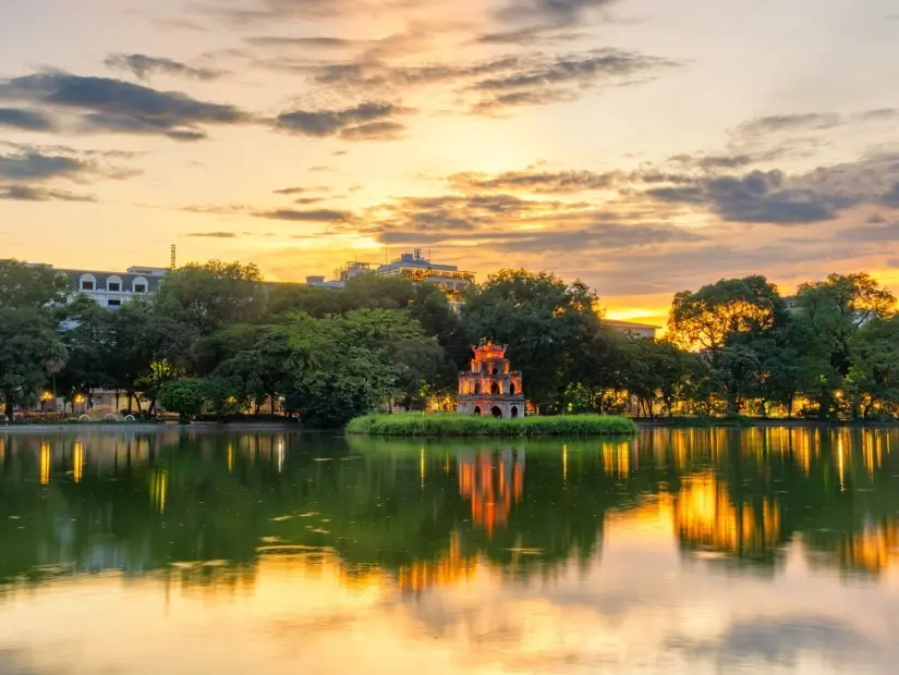 Hoan Kiem Gölü görünümü