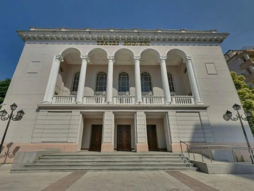 İşkodra Opera ve Tiyatro Salonu dış görünümü