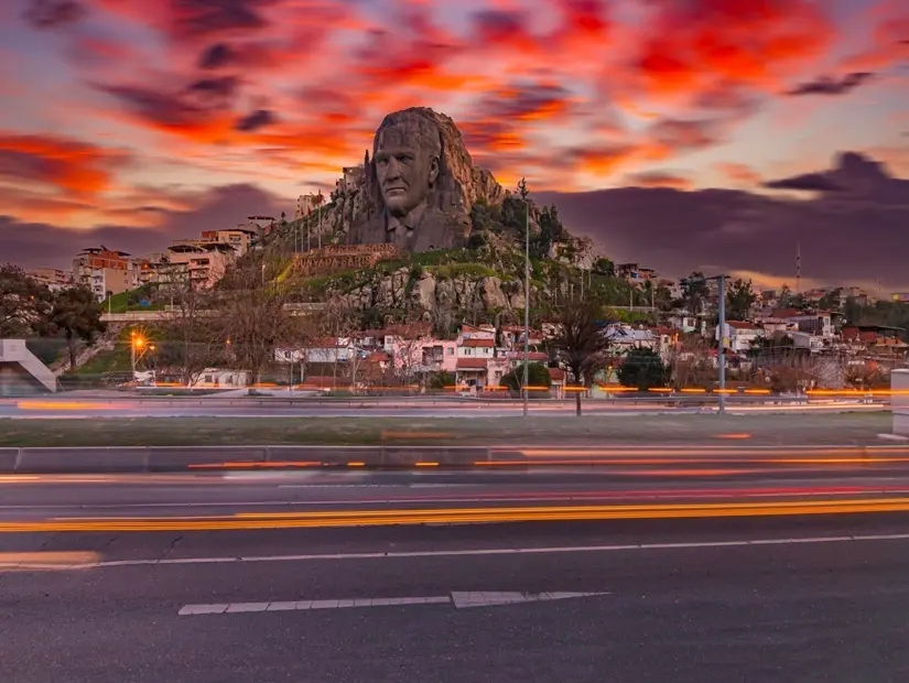 İzmir Atatürk Heykeli görünümü