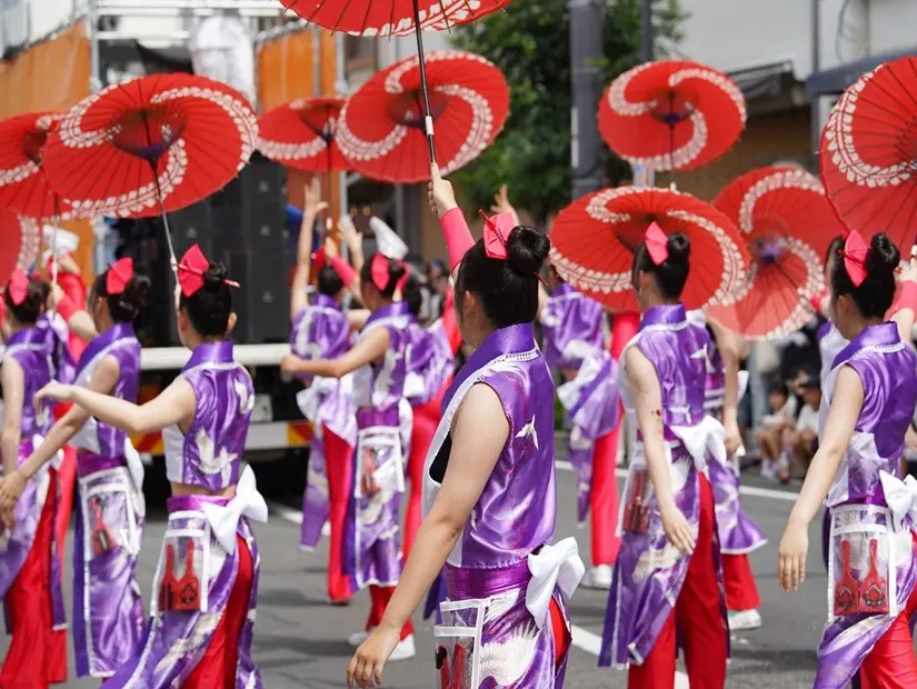 Japon geleneksel şenlik dans etkinliği Yosakoi odori.