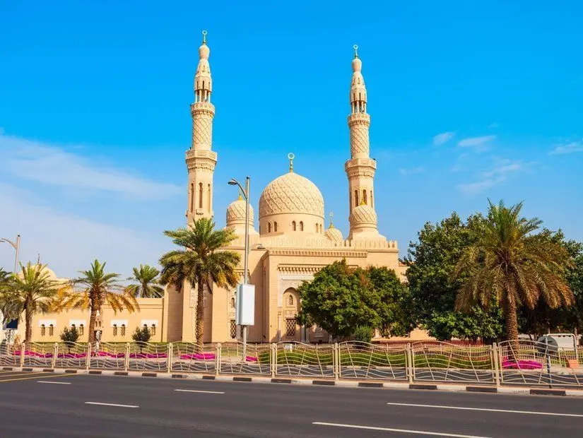 Jumeirah Mosque dış görünümü