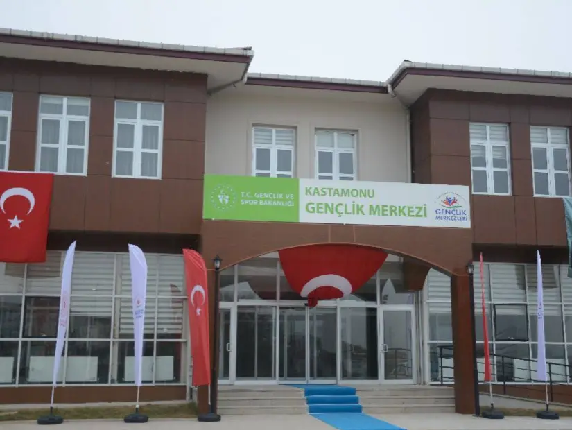 Kağan Talip Tığlı Gençlik Merkezi - Merkez girişi