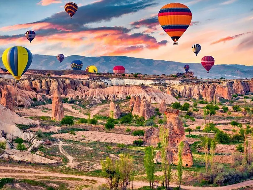 Kapadokya sıcak hava balonu manzarası