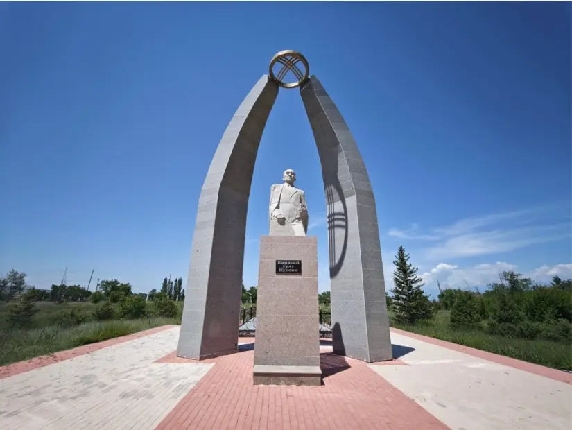 Karasayev’in Anıt Mezarı görünümü