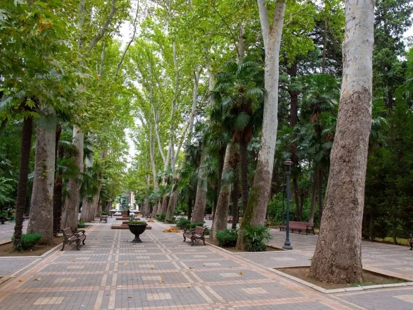 Khan Bagy Parkı (Han Bahçesi)