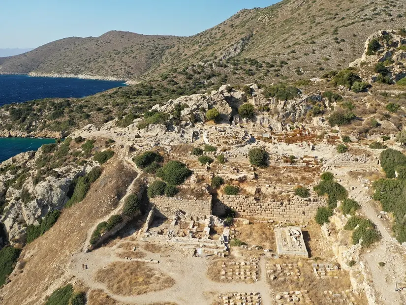 Türkiye'nin Muğla ilinin Datça ilçesinde bulunan Knidos'taki antik tanrı Apollon tapınağının hava fotoğrafı