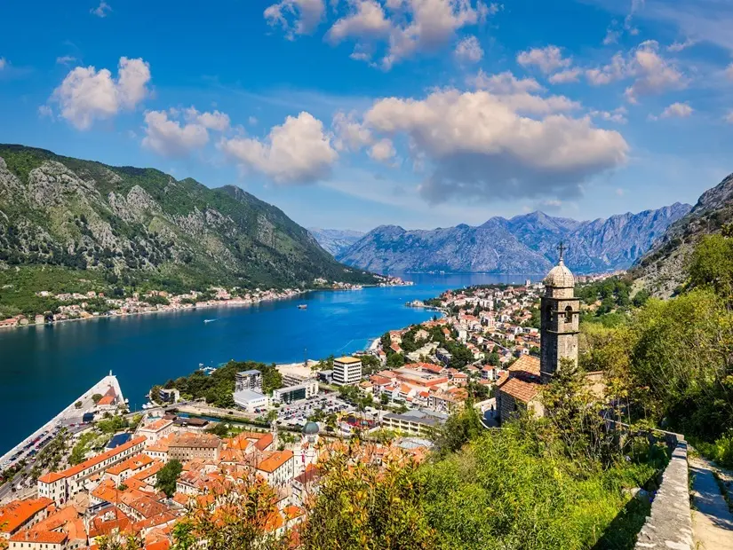 Karadağ'ın Kotor şehrinin eski şehir manzarası