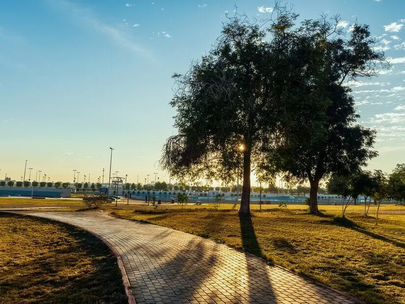 Suudi Arabistan'ın Dammam şehrindeki Kral Fahad Parkı'nda muhteşem gün doğumu manzarası