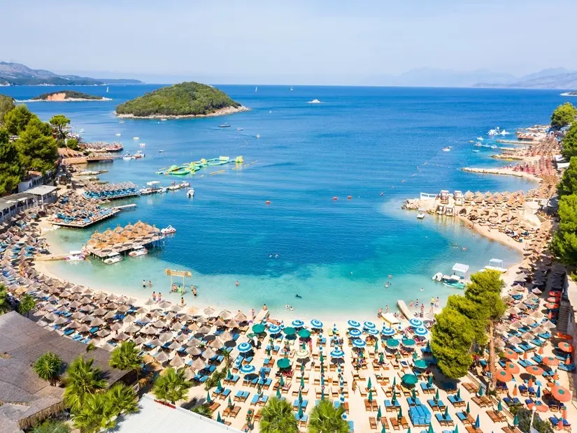 Arnavutluk Ksamil plajları görünümü