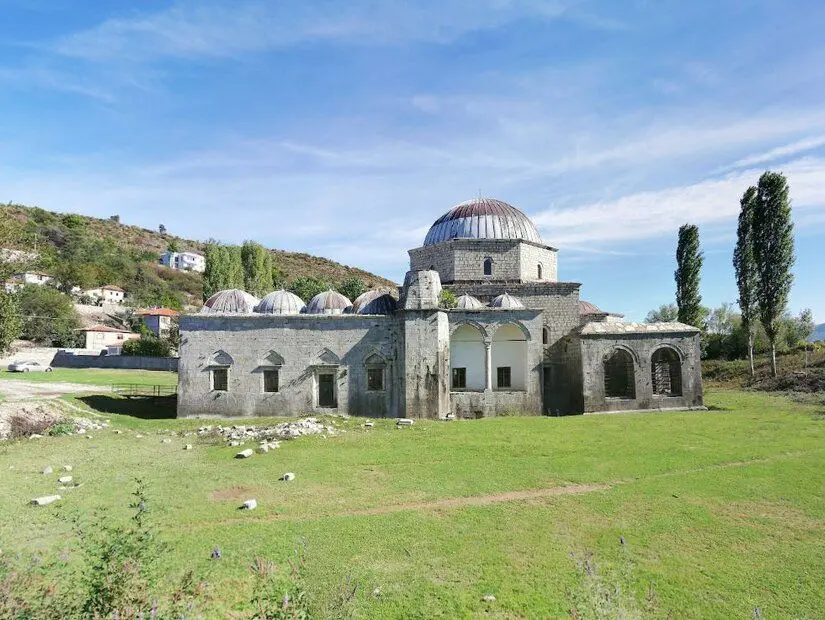 Kurşun Camii dış görünümü
