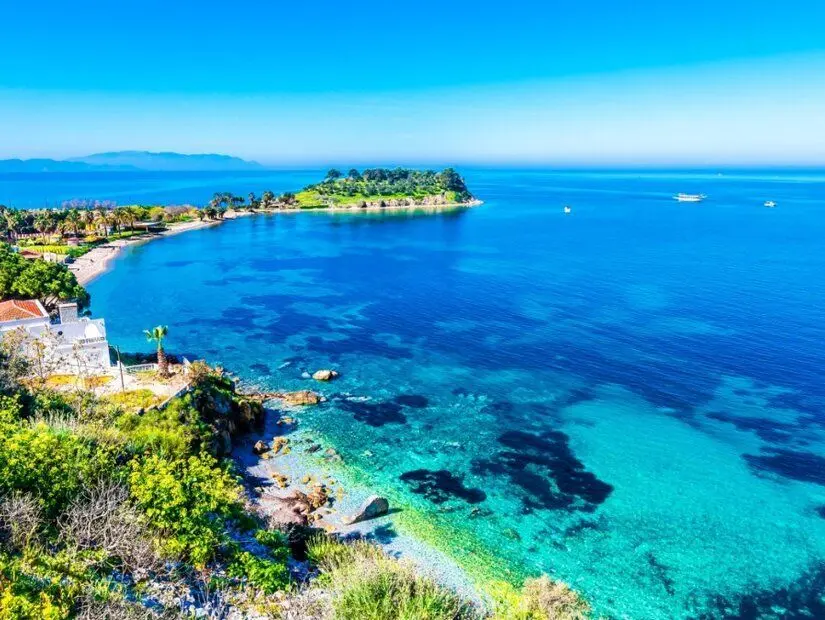 Kuşadası güneşli günde görünümü
