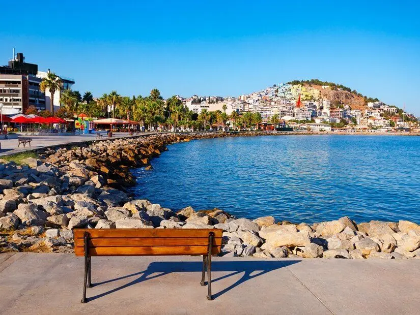 Kuşadası deniz kıyısı mesire alanı